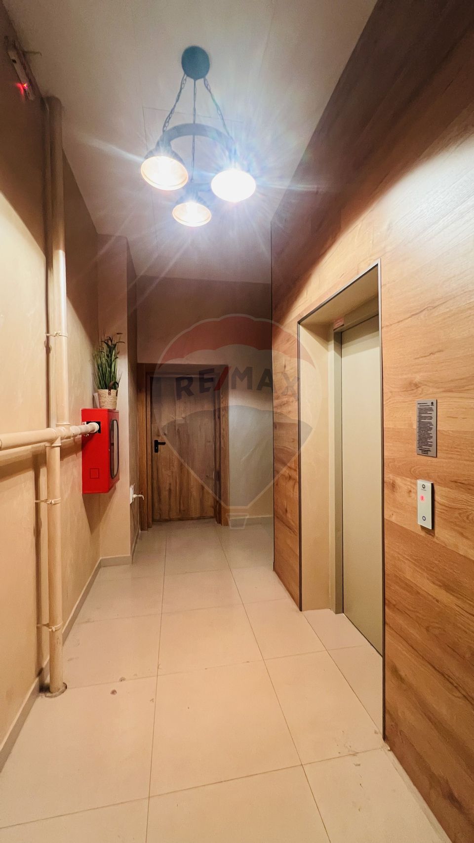 Apartament cu 3 camere de închiriat în zona ultracentralǎ