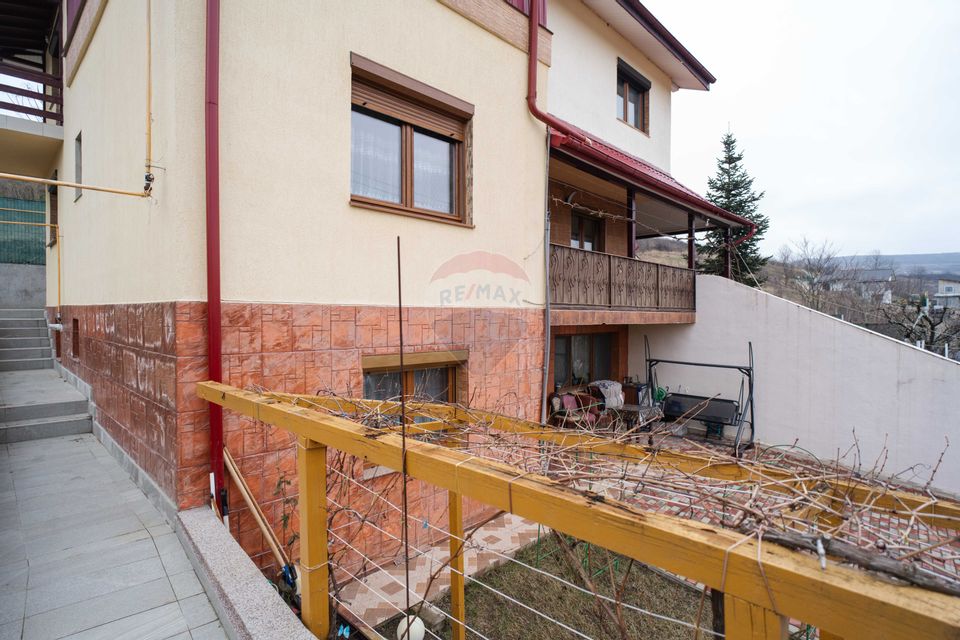 Apartament cu 3 camere de vânzare în zona Bucium