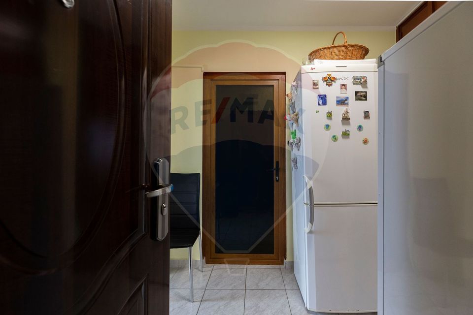 3 room Apartment for sale, Mioritei area