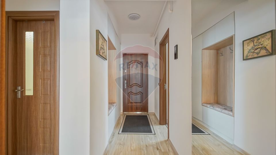 4 room Apartment for sale, Tractorul area