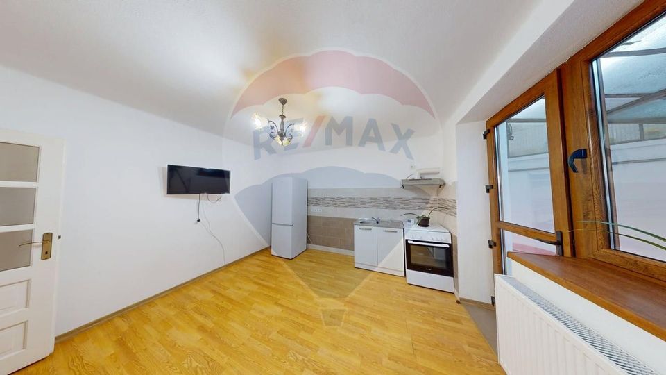 Casă cu 3 camere de vânzare Calea Dumbravii