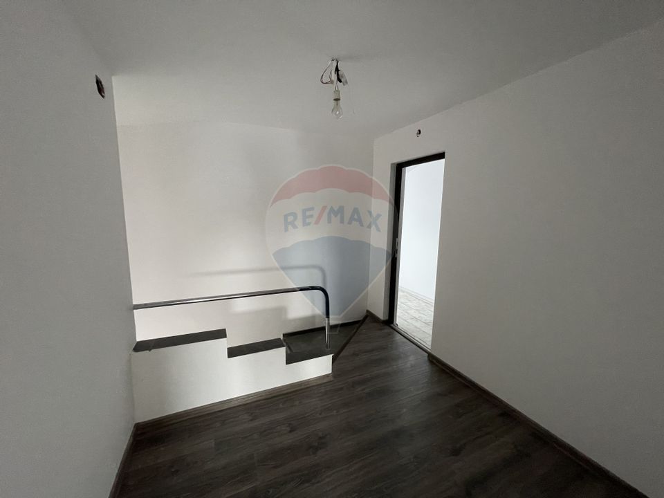 4 room Apartment for sale, Est area