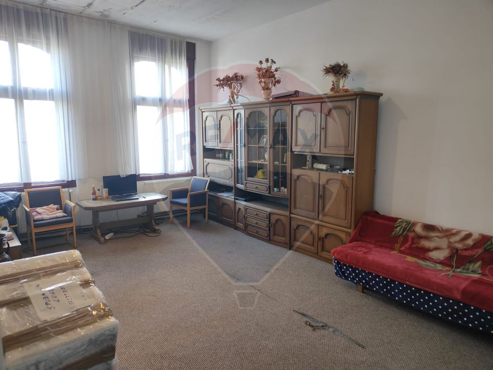 5 room Apartment for sale