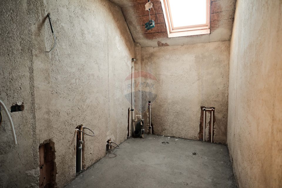 643sq.m Commercial Space for sale, Est area