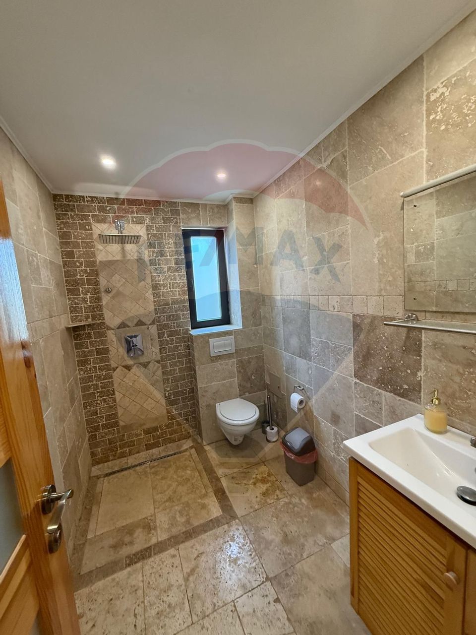 8 room House / Villa for sale, Sud-Vest area