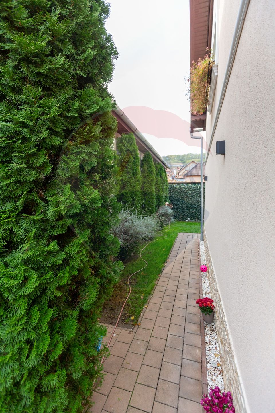 Casă construita in 2016, mobilata si utilată, zona liniștită