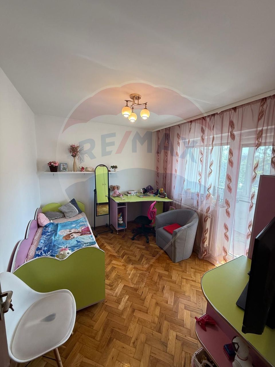 CENTRAL APARTAMENT CU 4 CAMERE ETAJ 1 DE VANZARE