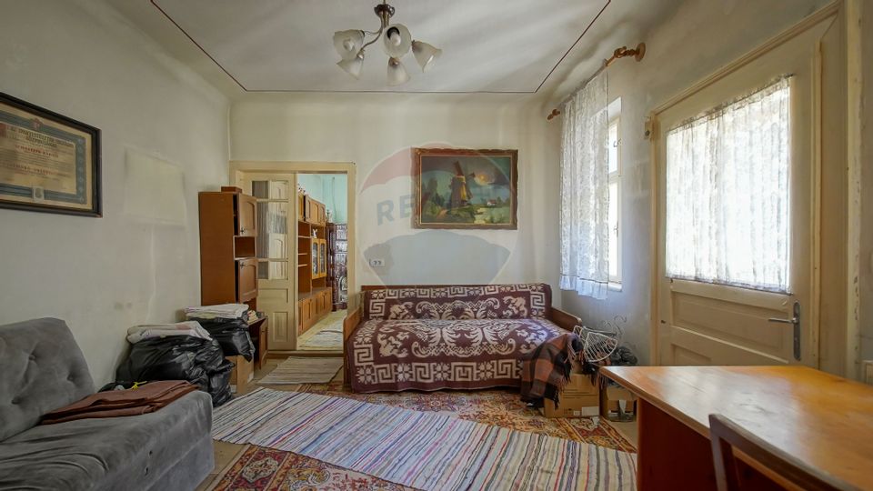 Comision 0 %! Casă cu 5 camere de vânzare în zona Turches!