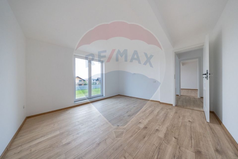 Vila moderna cu 4 camere,  P+E - teren 501 mp