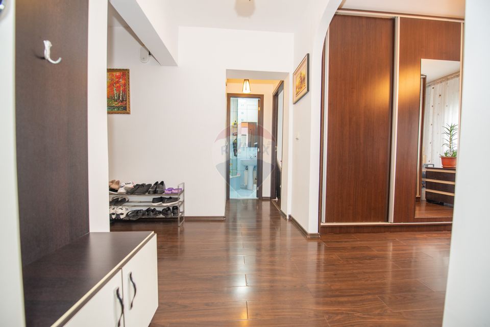 Apartament de vanzare 4 camere Buzoieni Rahova