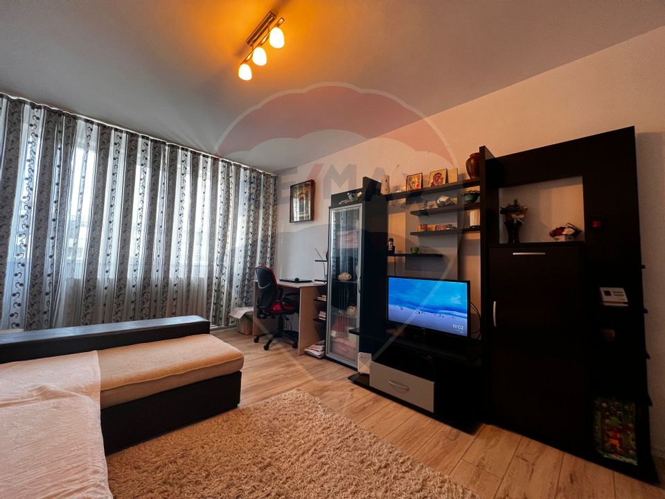 Apartament cu 3 camere-Cornisa Bistritei-REZERVAT