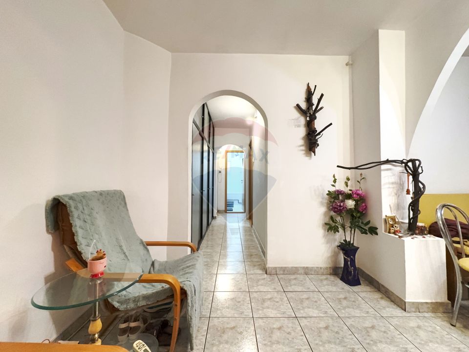 3 camere Complet decomandat  Aradului-Vest Etaj intermediar