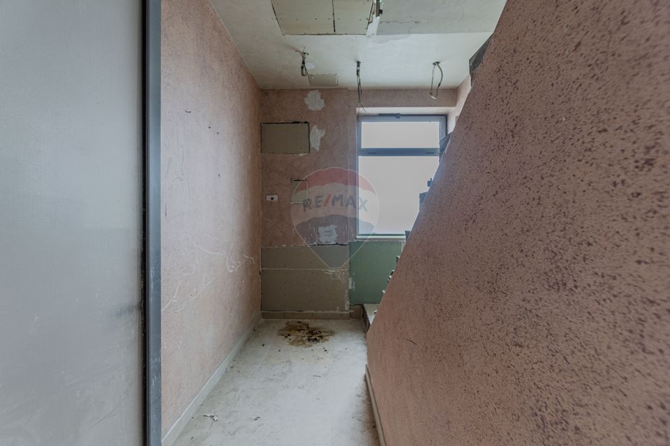 Cladire de 902 mp utili de vânzare, zona Grivitei - DN 13, COMISION 0