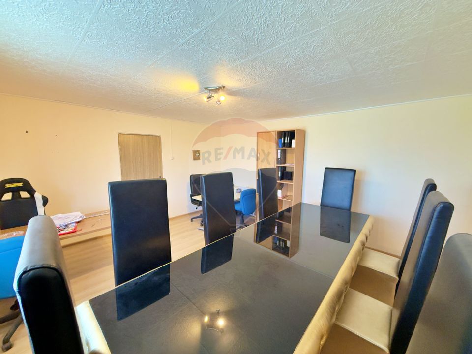 Clădire cu destinații multiple de vânzare în Arad