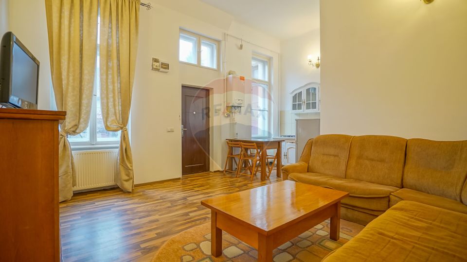 REZERVAT! Apartament 3 camere, în vilă, cu grădină proprie