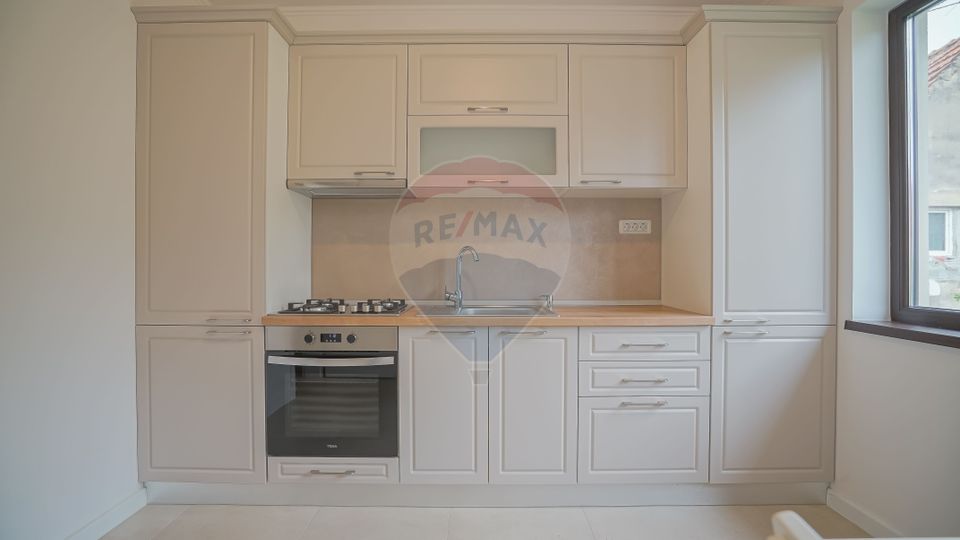 5 room Apartment for sale, Centrul Civic area