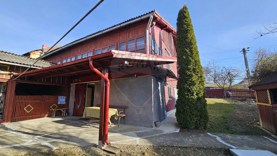 Casă / Vilă cu 3 camere de vânzare-Cacica-Suceava