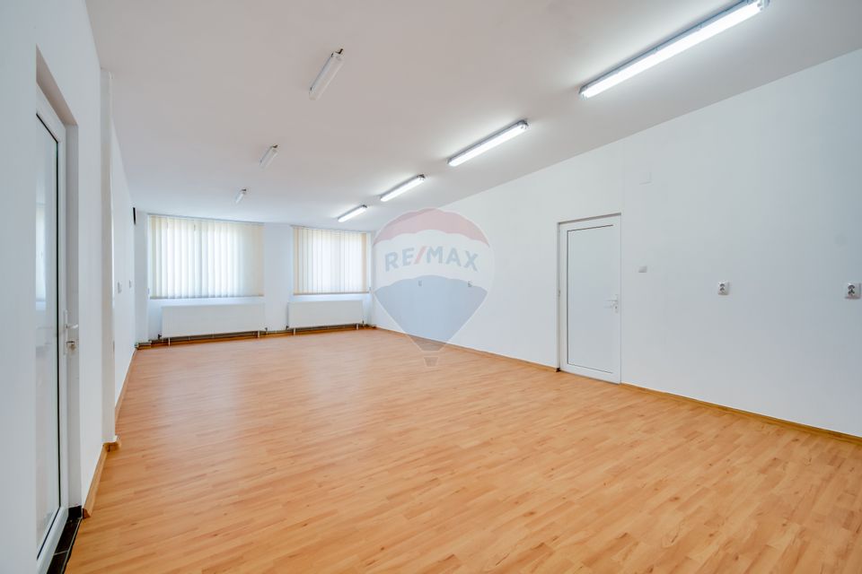 Hala de vanzare, 600 mp constructie, 7000 mp teren, Racari Dambovita