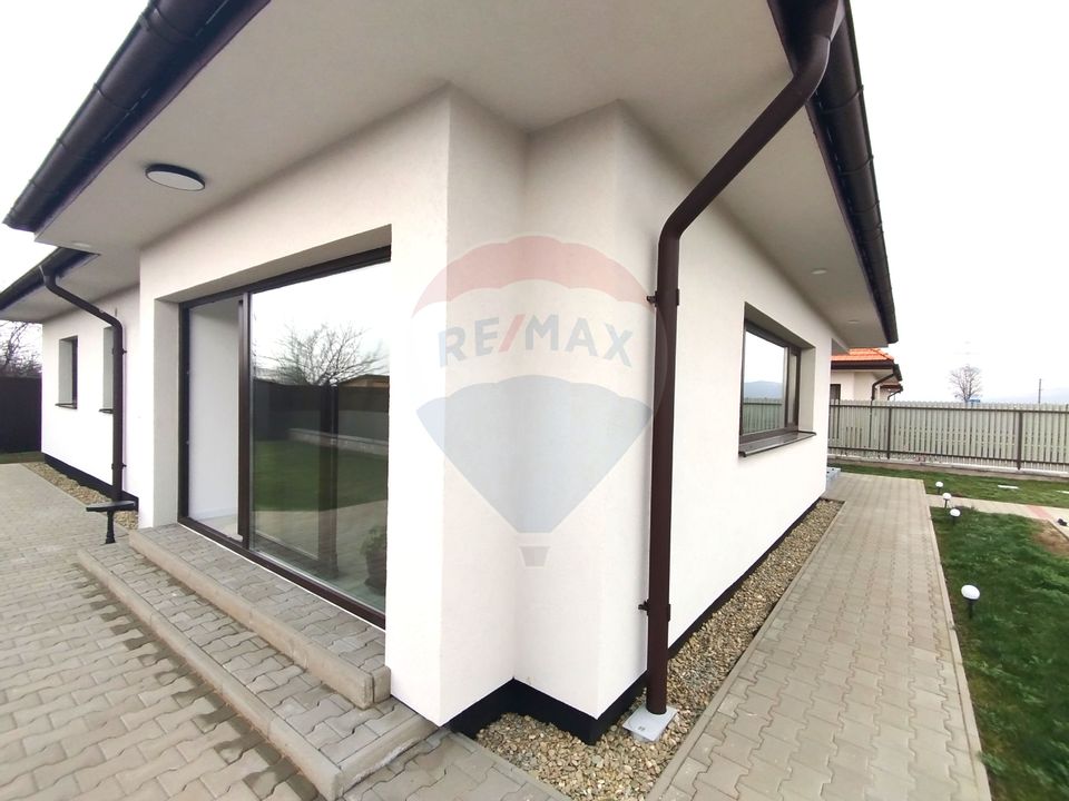 Casă / Vilă cu 4 camere de vânzare/zona Harman