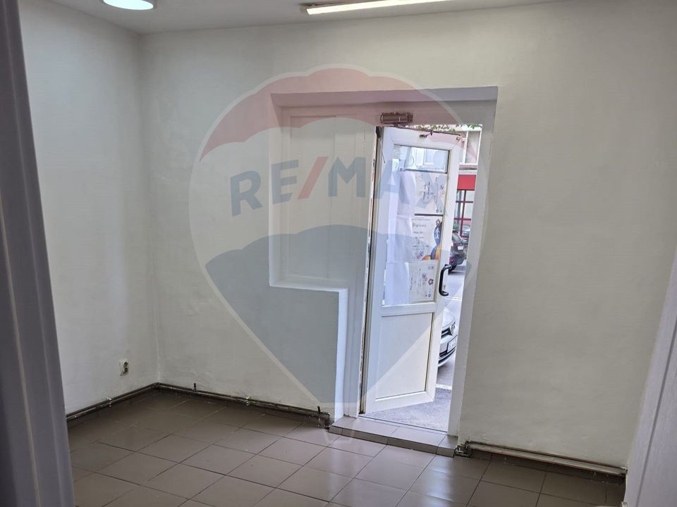 Apartament cu 3 camere de vânzare în zona Orizont - Bacau