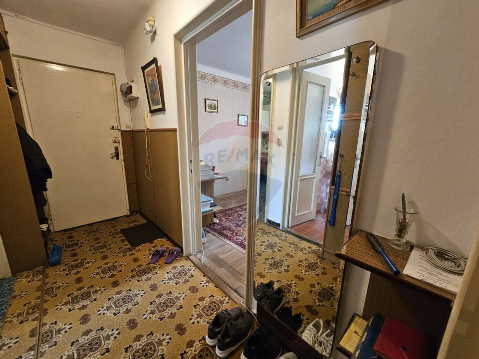 Apartament cu 3 camere de vânzare în zona Delfinariu/Constanta