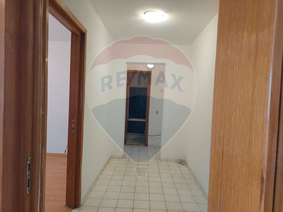 Apartament cu 3 camere de vanzare