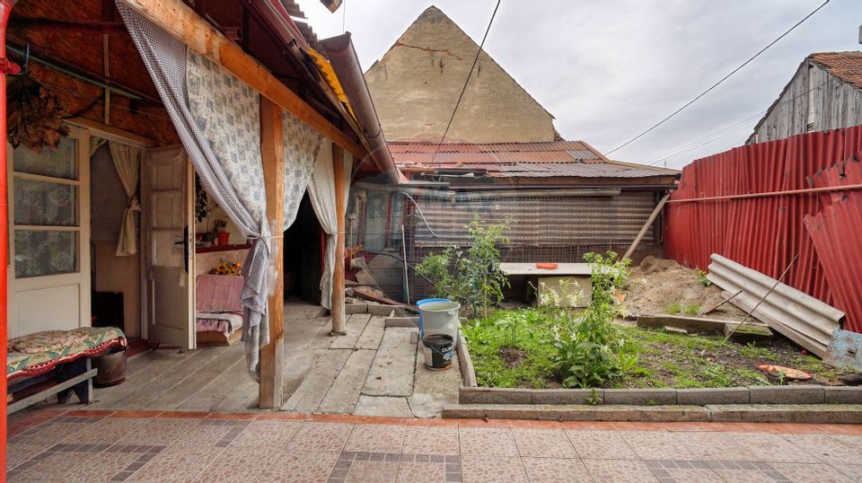 Proprietate 691 mp + anexe, ideal renovare – Dumbrăvița, BV