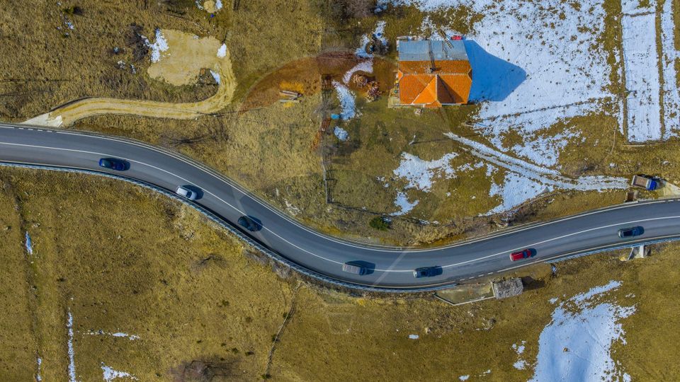 Teren intravilan CU PRIVELISTE DE POVESTE- Fundata- Romania