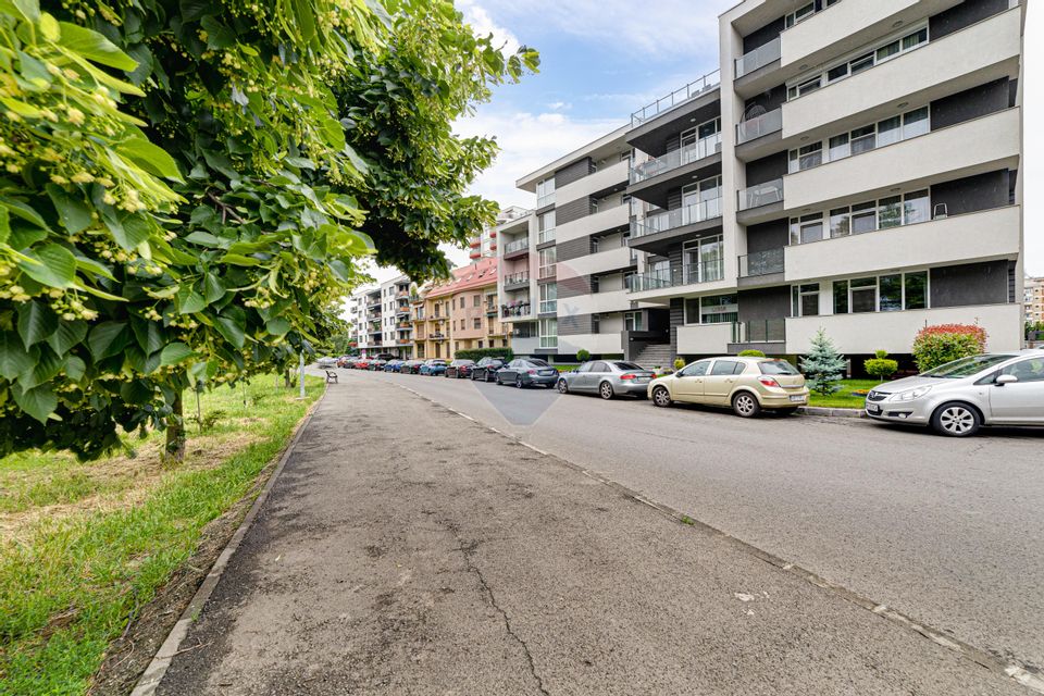 Apartament spațios cu terasa si vedere spre Mureș + loc de parcare