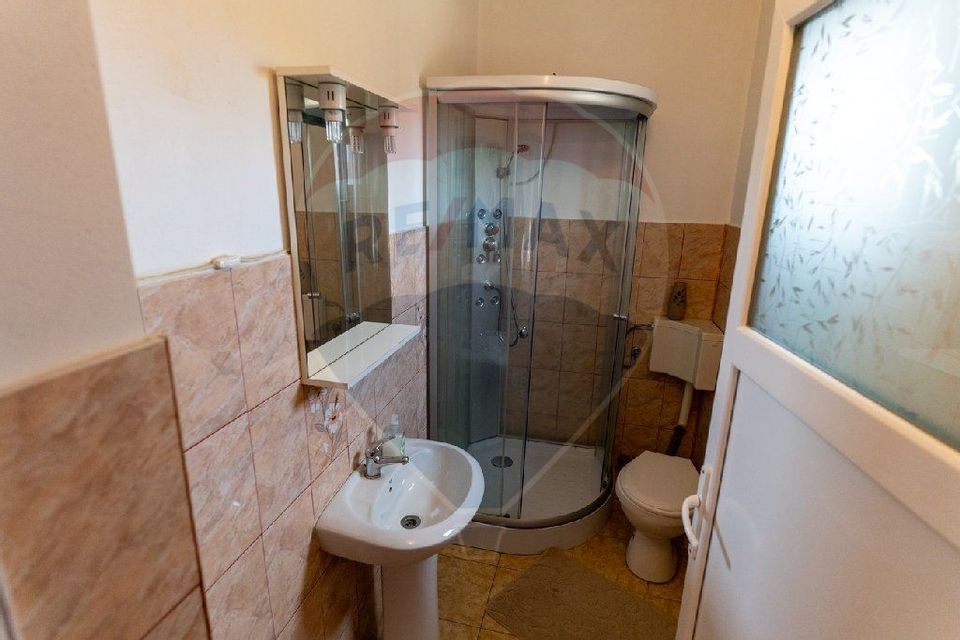 8 room House / Villa for sale