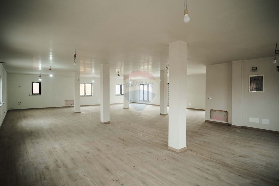 Spațiu comercial de închiriat in Com Marginea