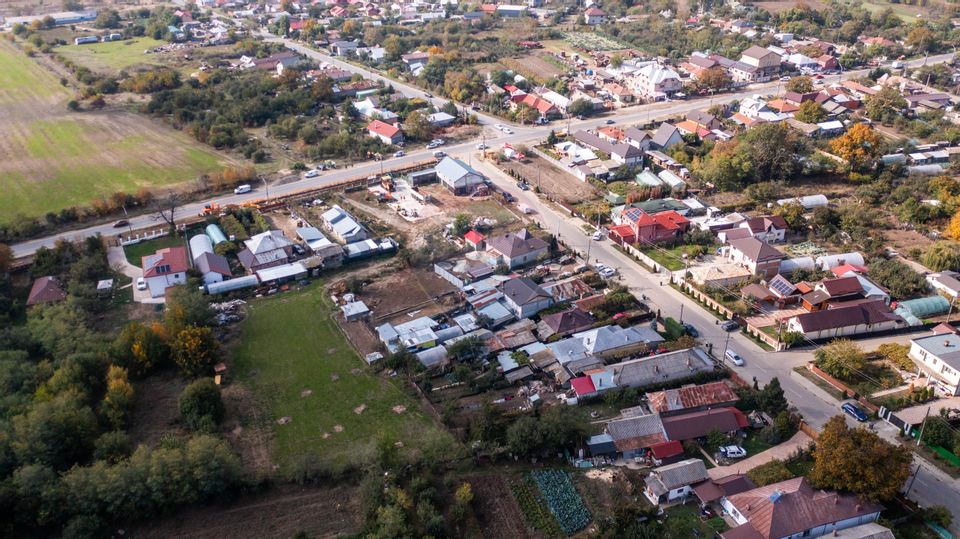 Vanzare restaurant cu  terasa si teren intravilan liber/ Salcuta-Titu