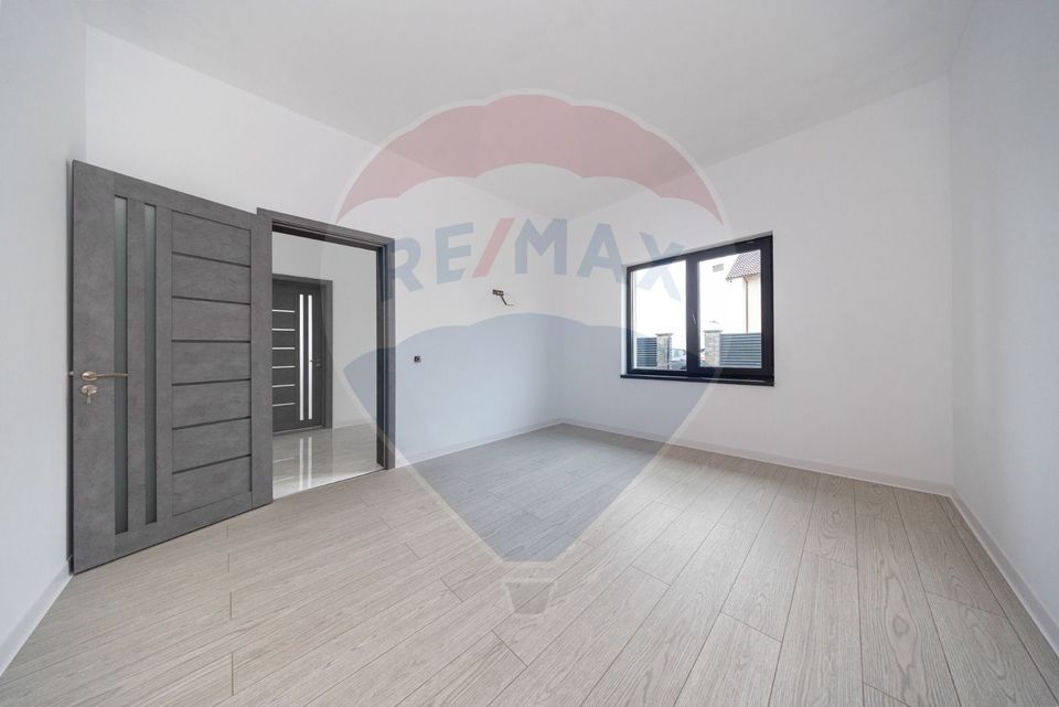 Casă spațioasă de vânzare | 4 camere | 120 mp util - 500 mp teren