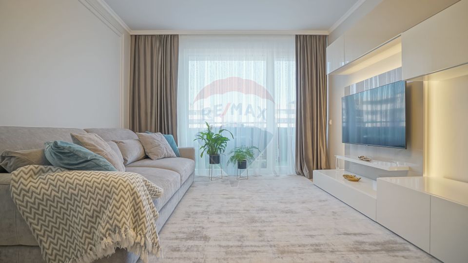 Apartament cu 3 camere de vânzare în zona Tractorul