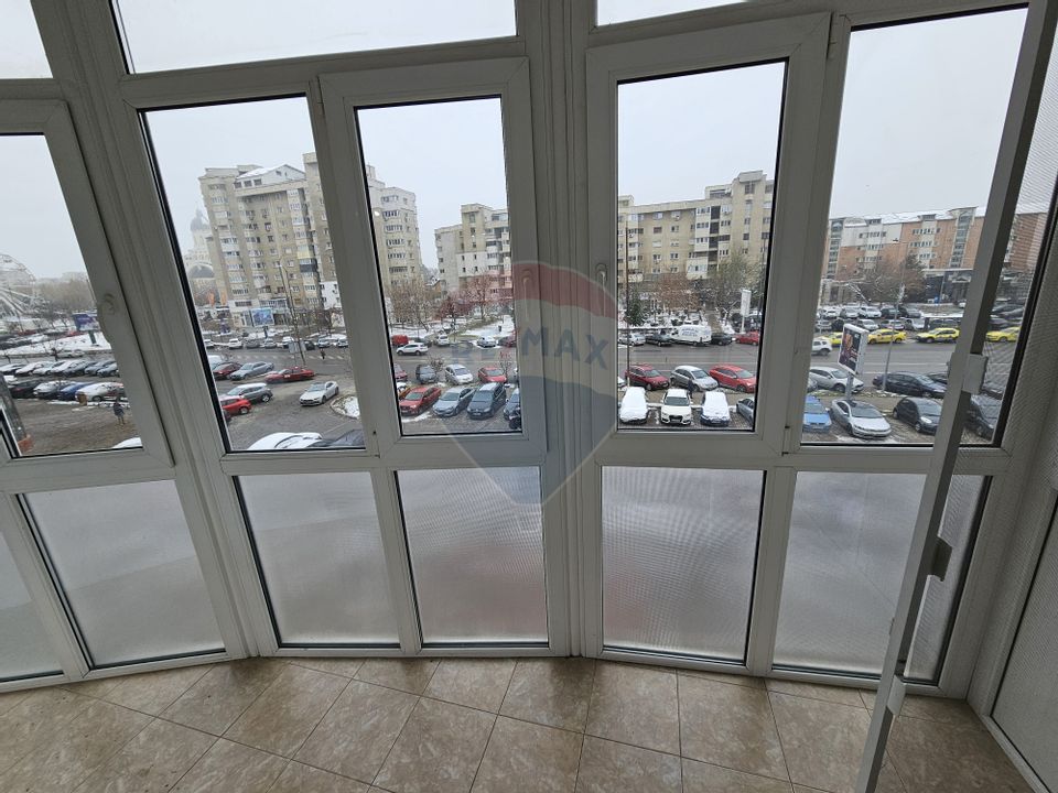 Apartament cu 3 camere, zona ultracentrală - str 9 Mai