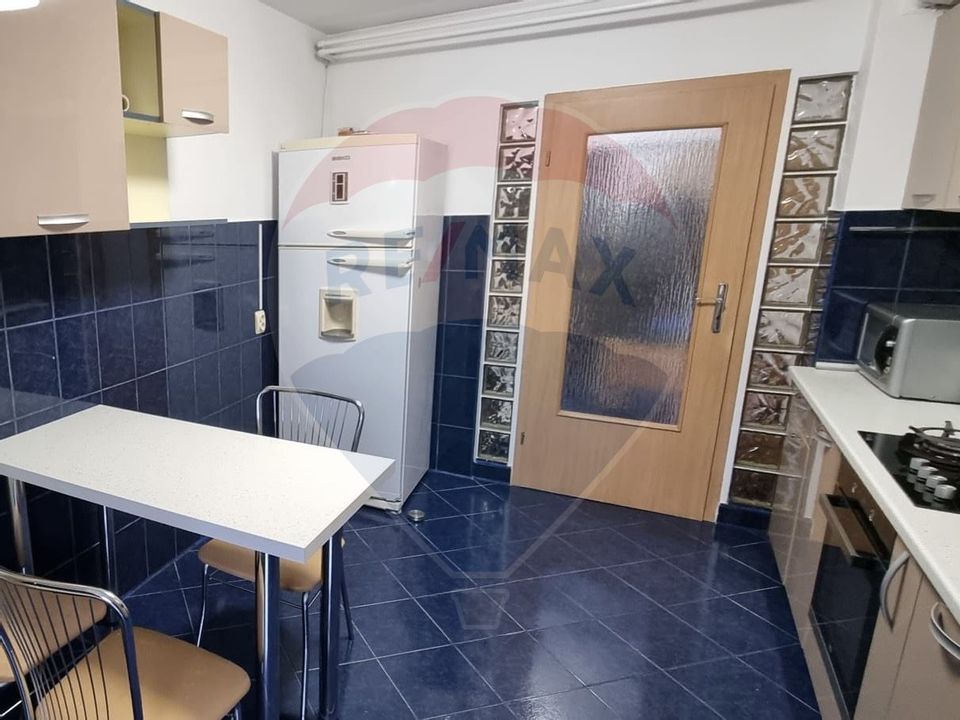 Apartament cu 3 camere de închiriat, strada Stefan cel Mare,zona Mall