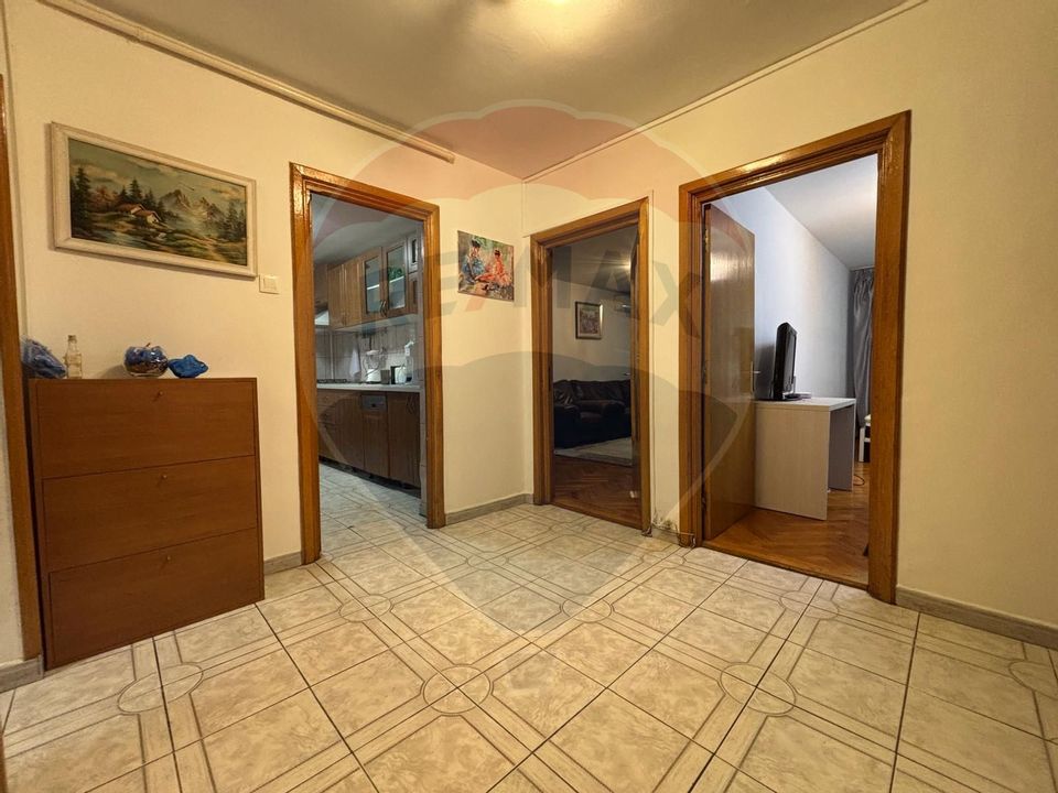 4 room Apartment for sale, Teiul Doamnei area