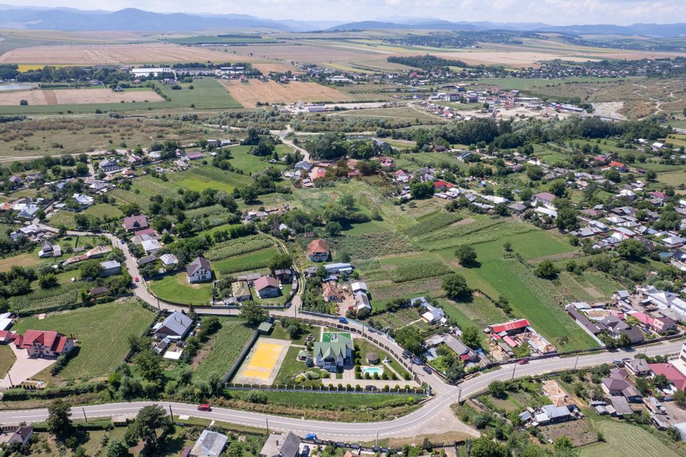 Casă cu piscină și teren de tenis – Girov, 10 min de Piatra Neamț