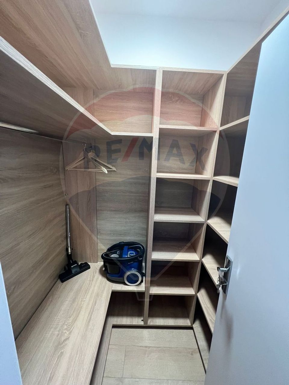 DE INCHIRIAT Apartament nou + parcare subterana