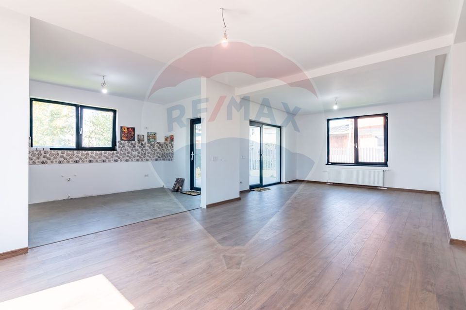 Vanzare Casa 4 camere, stil mediteranean,Domnesti