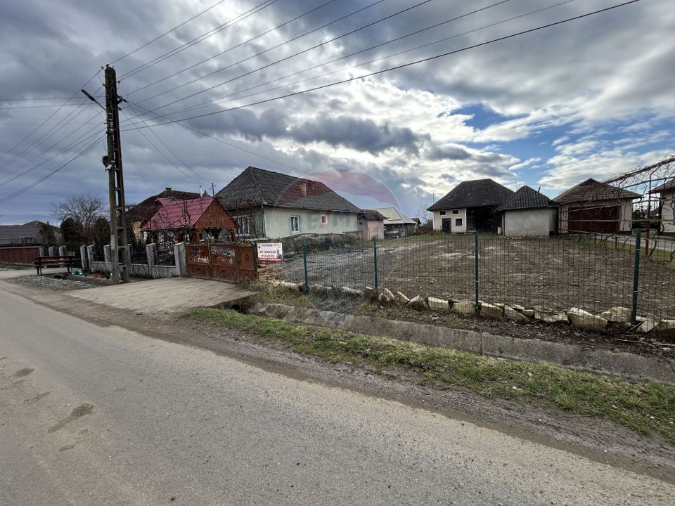 Constructie de caramida cu 3 camere de vânzare in centrul com. Salsig