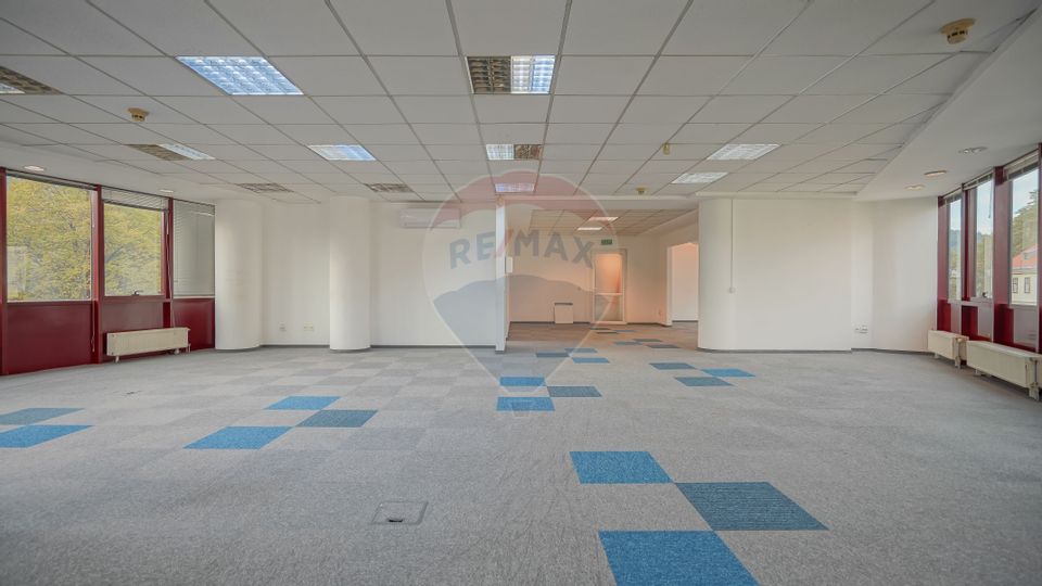 230sq.m Office Space for rent, Ultracentral area