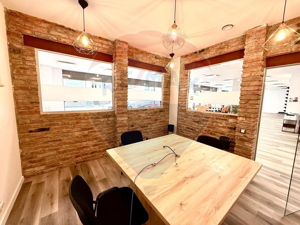 De închiriat spațiu Comercial/ de Birouri modern, Central