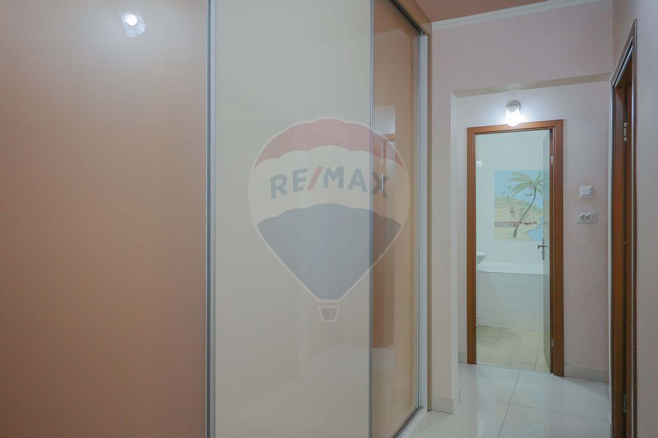 Apartament cu 3 camere de vânzare în zona Dacia