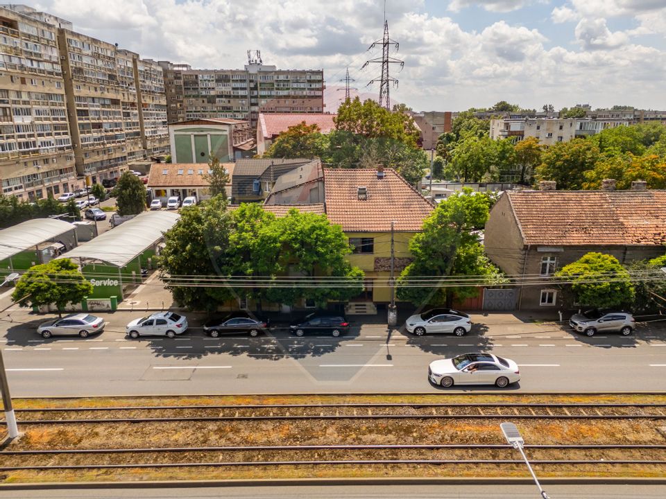 Clădire comercială multifunctională de vânzare, în zona centrală.