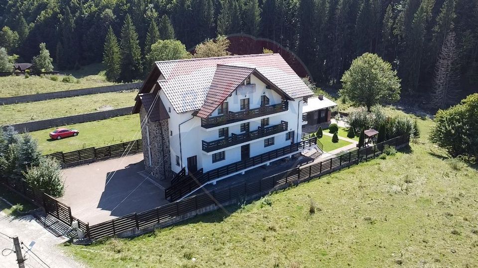 Pensiune cu 14 camere de vânzare Bucovina lângă pârtia Pojorata Malini