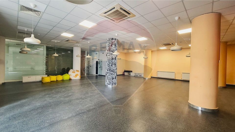 200sq.m Commercial Space for rent, Bd. Cosbuc area