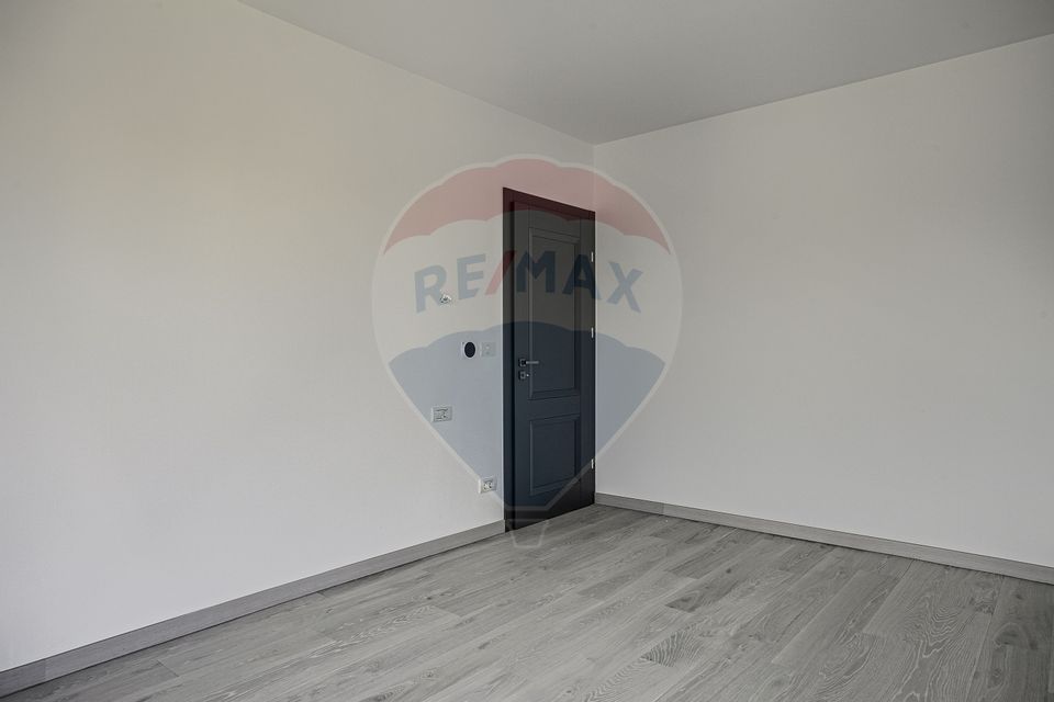 Apartament nou de vânzare cu 3 camere la Adora Park