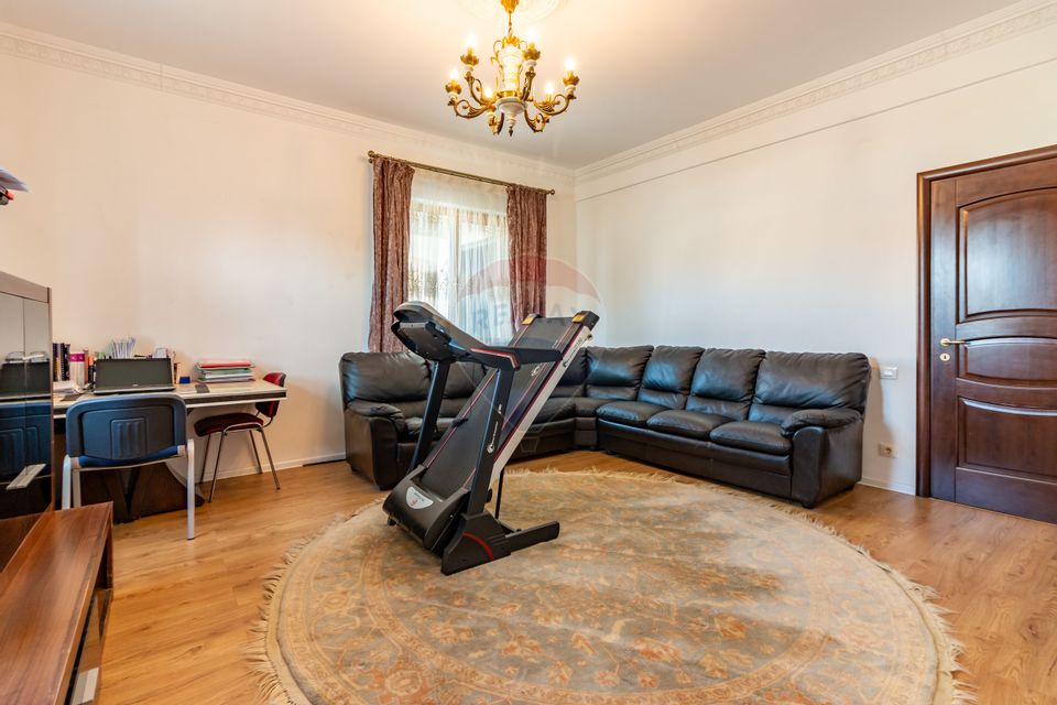 For Sale House / Villa with 11 rooms and Production Hall Voluntari