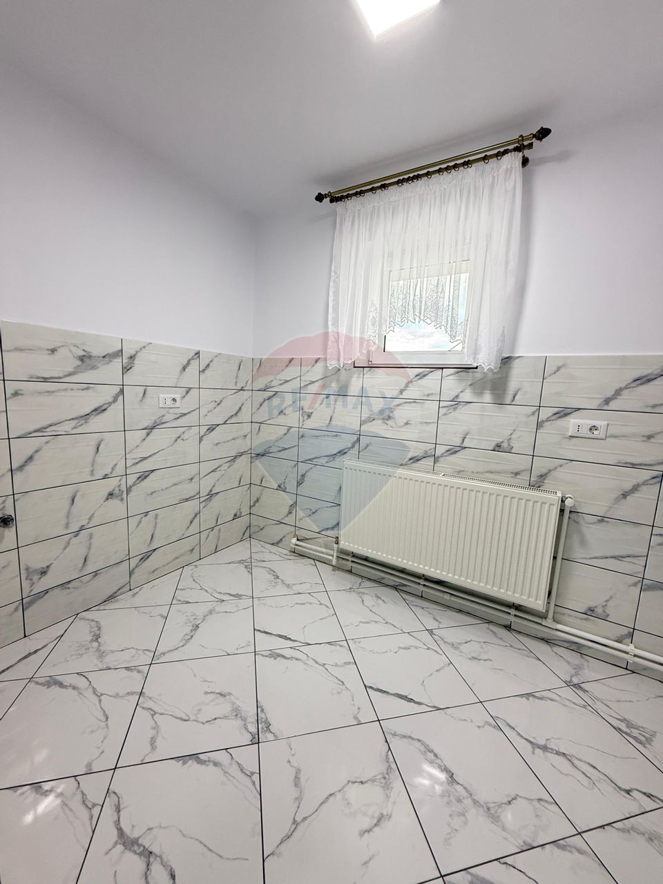 Apartament 2 camere ULTRACENTRAL – renovat complet – Ostra, Suceava